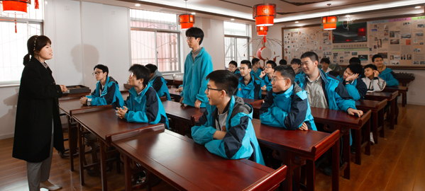 淳化 分类教学，因材施教，采取“一类一方案、一人一目标”的教学方法