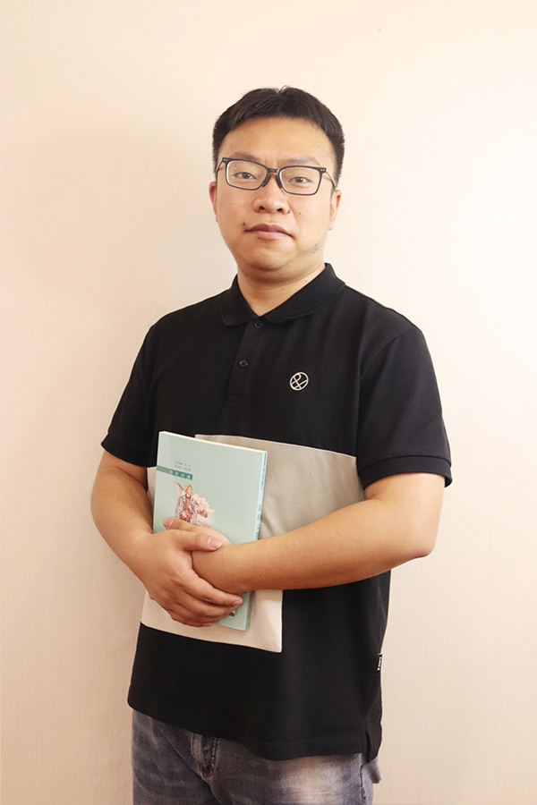 淳化杨斌 本科学历，毕业于西安航空学院