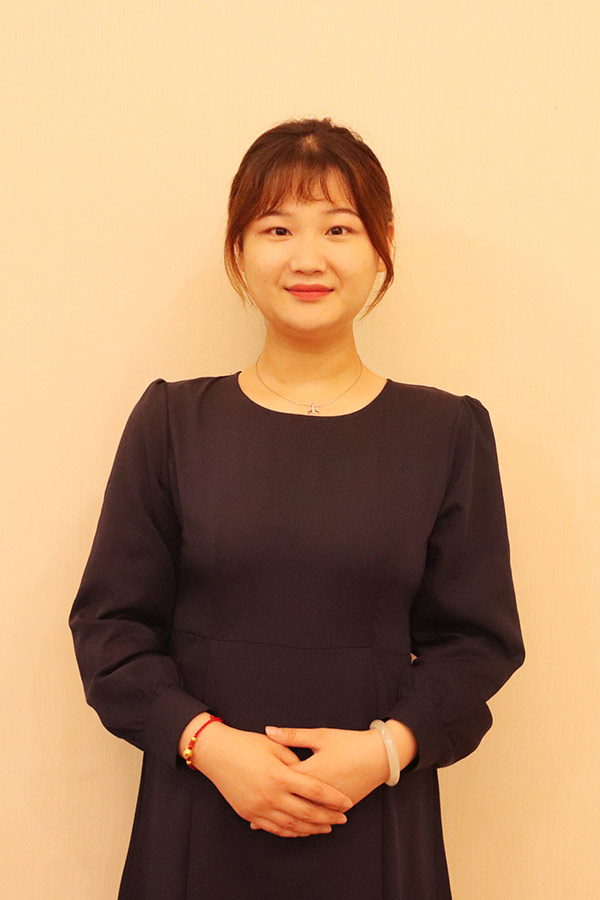 淳化文哲 本科学历，优秀班主任